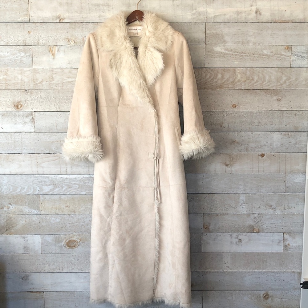 Jones New York full length faux fur coat - Picture 2 of 15